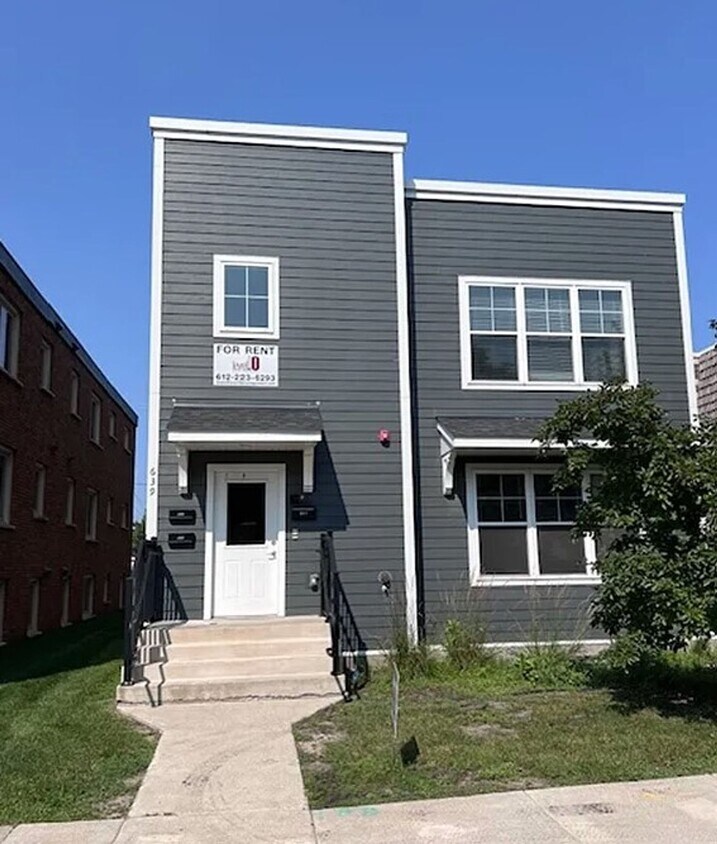 Building Photo - 2044 Grand Ave