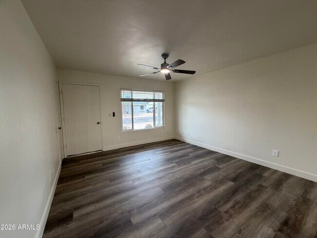 Foto del edificio - 3305 E Helena Dr