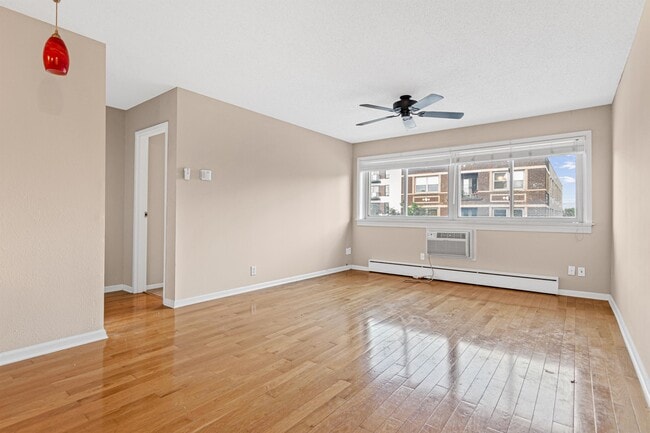 Building Photo - 1800 La Salle Ave