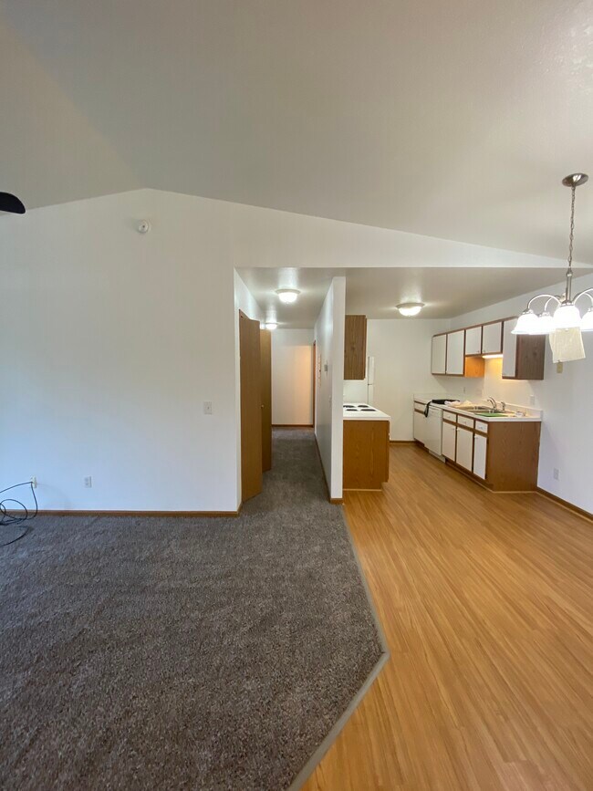 Foto del edificio - 7483 Crosscreek Dr