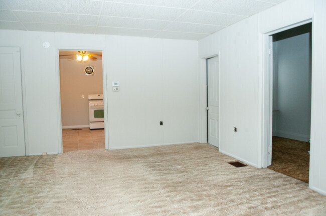 Building Photo - 553 Buttermilk Pike