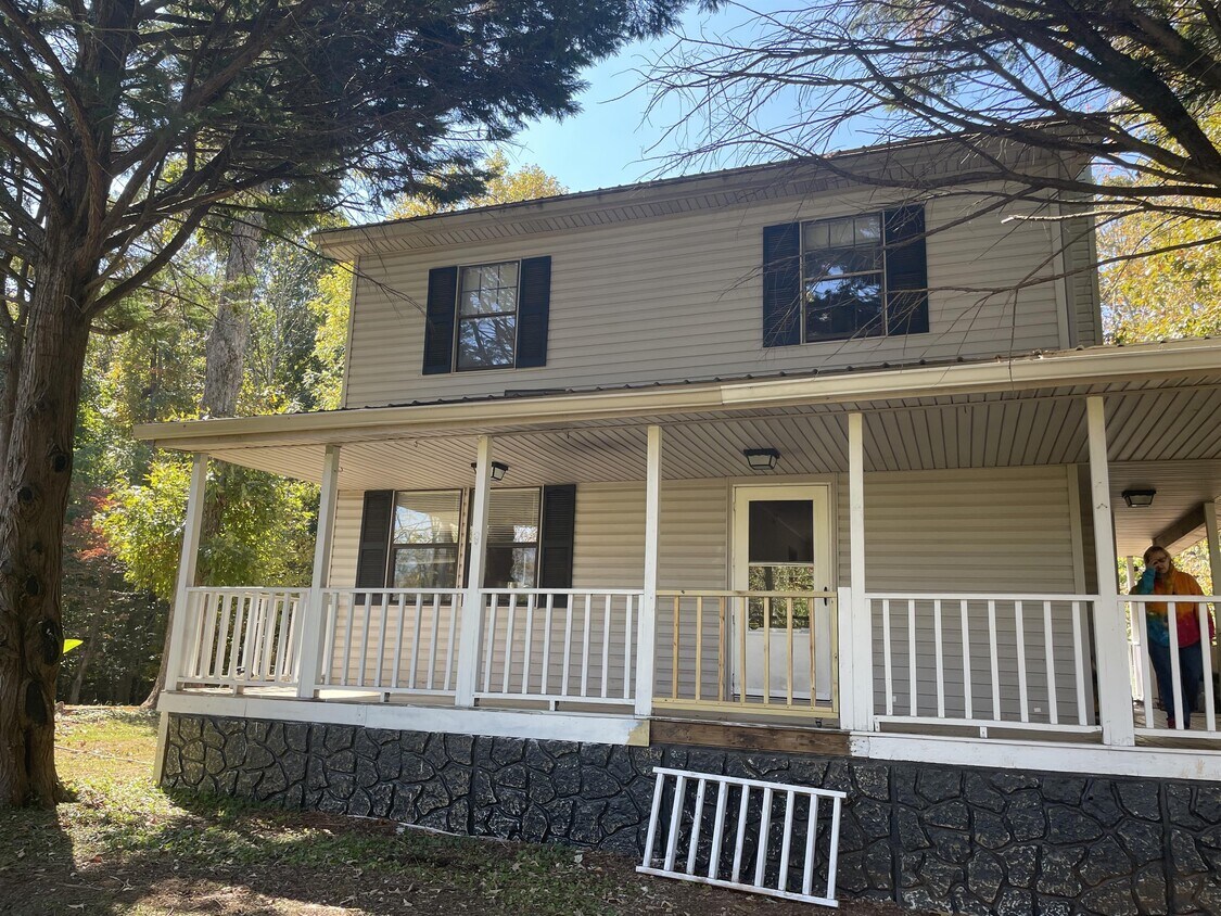 373 Jennys Cove Rd, Cleveland, GA 30528 House Rental in Cleveland, GA