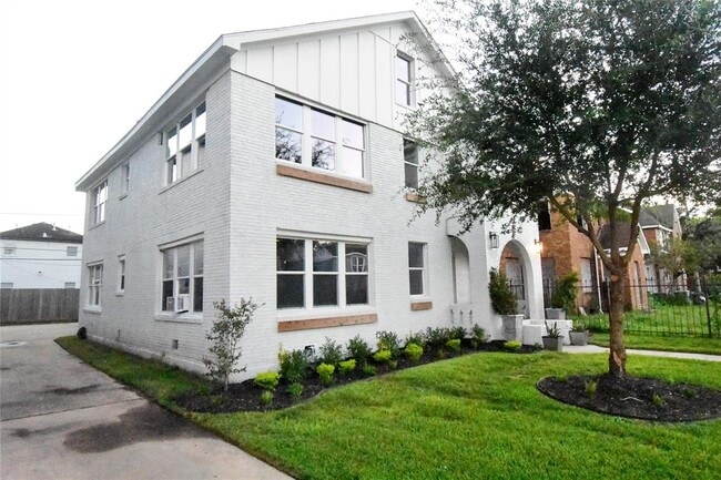 Building Photo - 2410 Truxillo St