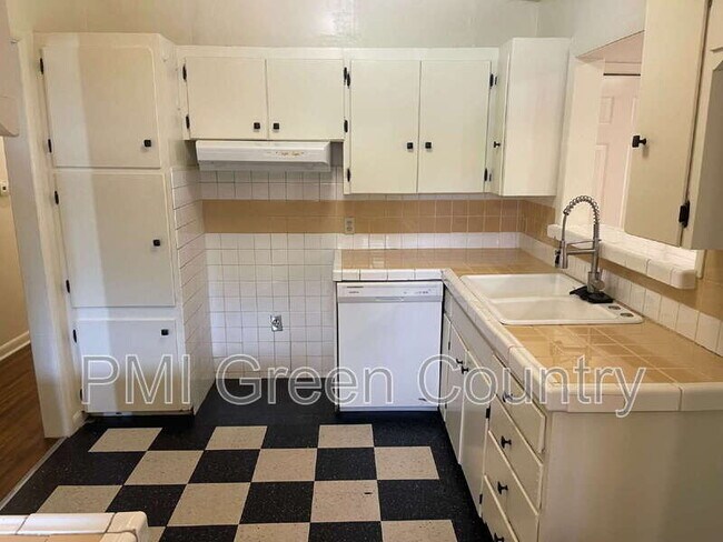 Foto del edificio - 5430 N Frankfort Pl