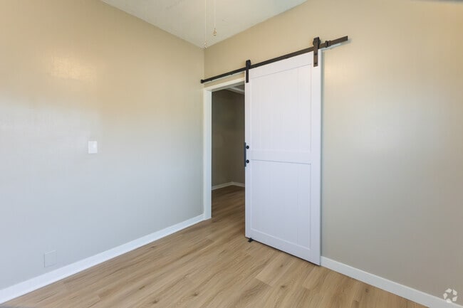 Estudio de 450 pies cuadrados - Sala de estar - STP Properties