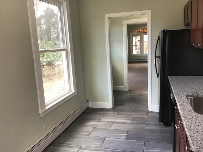 Building Photo - 23 Williams St