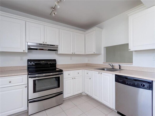 Foto del edificio - 701 N Pine Island Rd