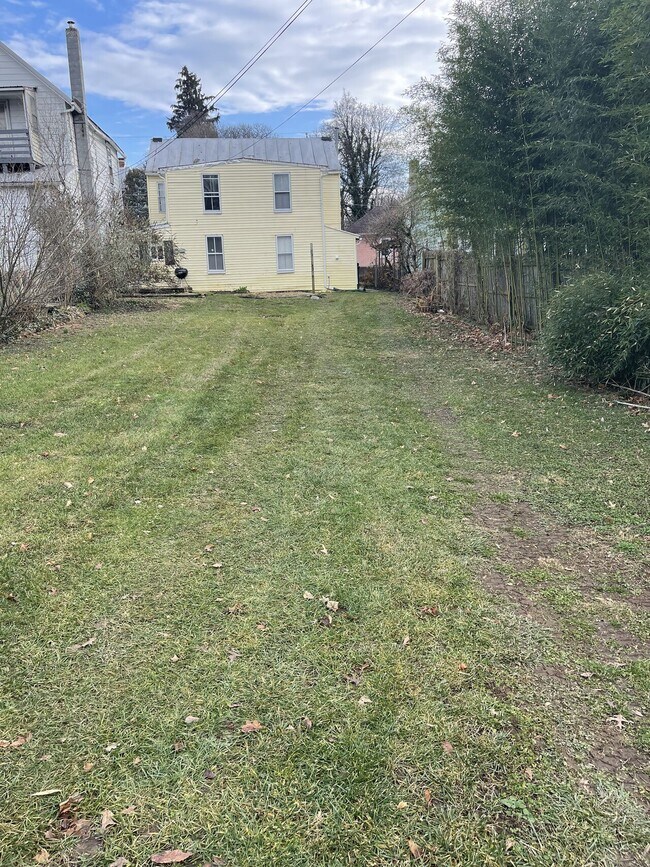 Foto del edificio - 321 E Burd St