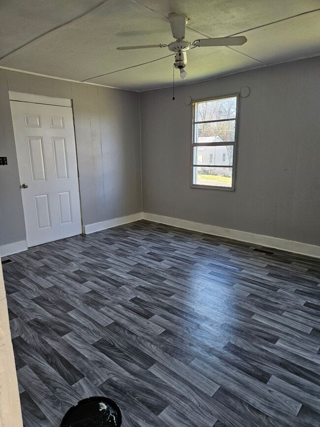 Building Photo - 806 Woodland St