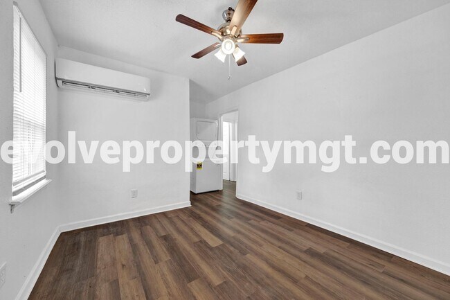 Building Photo - O - 2966 Yale Ave - 2966 Yale Avenue-3