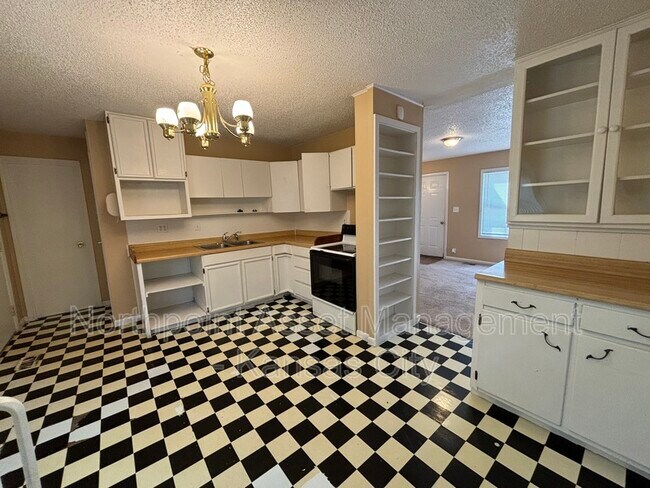 Foto del edificio - 6510 E 155th St