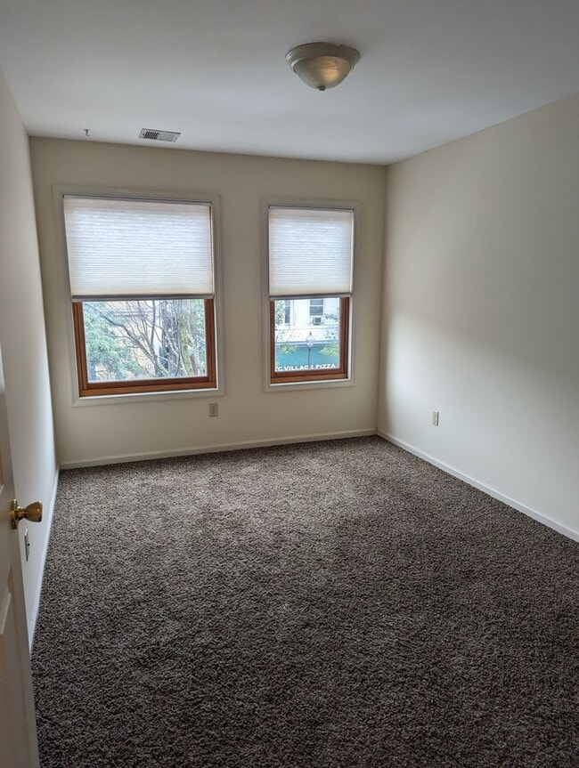 Building Photo - 128 W 4th St