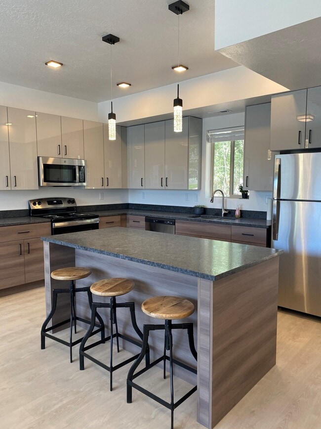 Socialize in the Kitchen - Whisperwood Townhomes