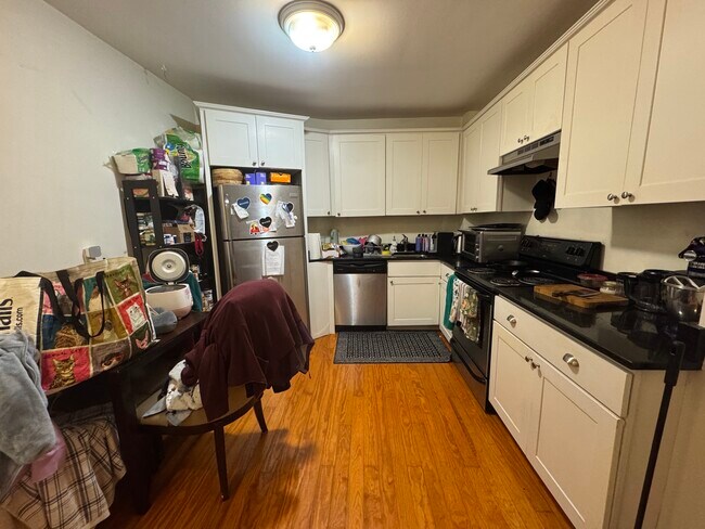 Foto del edificio - 1728 Beacon St