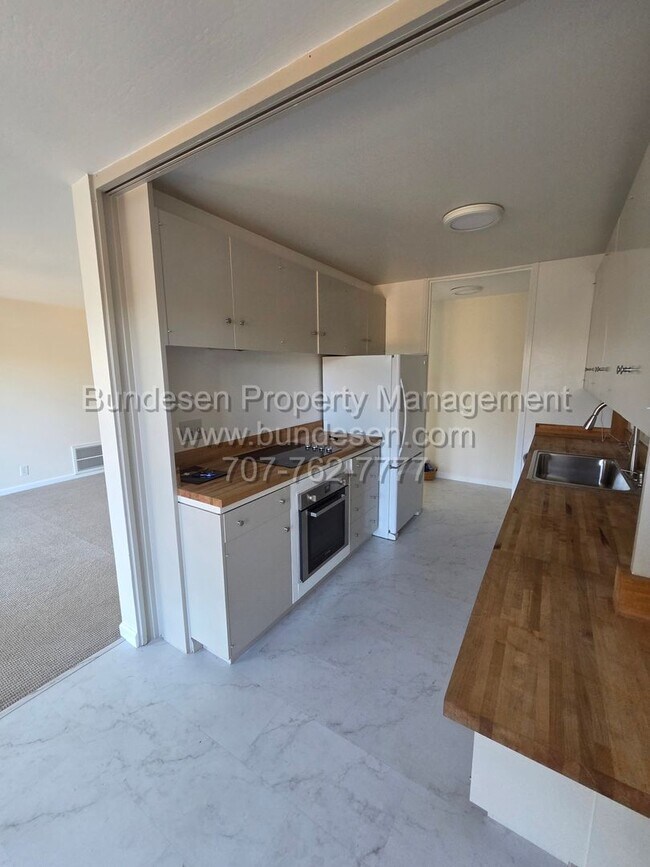 Foto del edificio - 9 Forest Ln