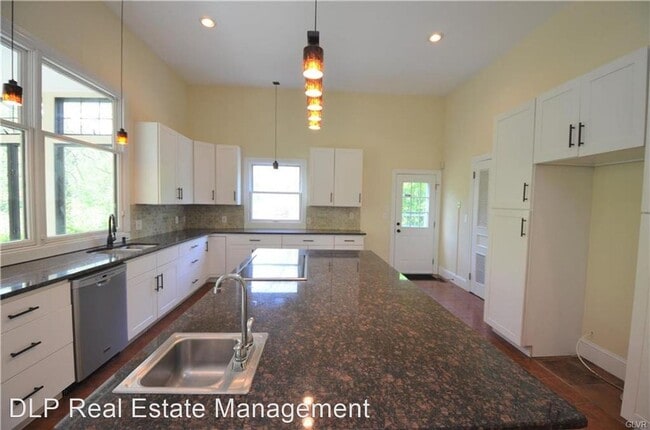 Building Photo - 5 br, 2.5 bath House - 1 Harmony Terrace