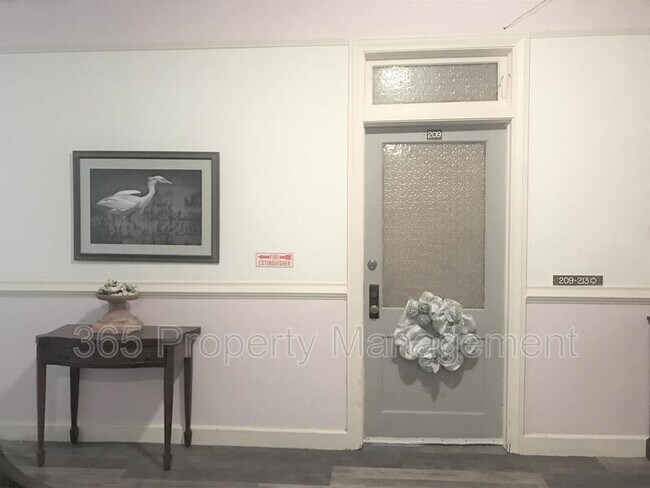 Foto del edificio - 107 W Oak St