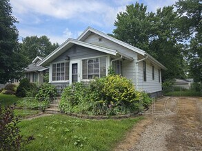 Building Photo - 1124 Kern St