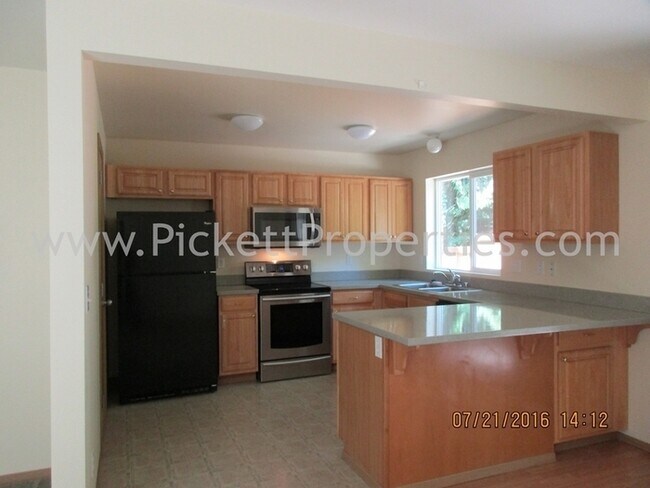 Building Photo - 3 Bedroom in Bremerton close to PSNS and NBK
