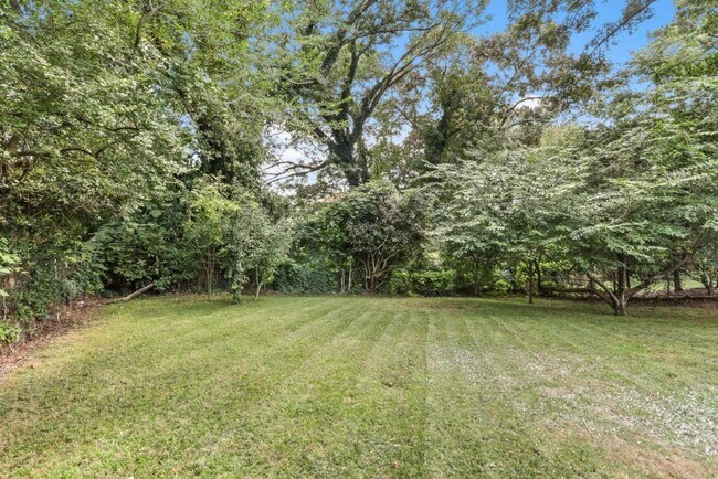 Building Photo - 2575 Sharondale Dr NE