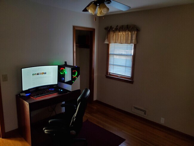 Available Room #2 - 516 1st St SW