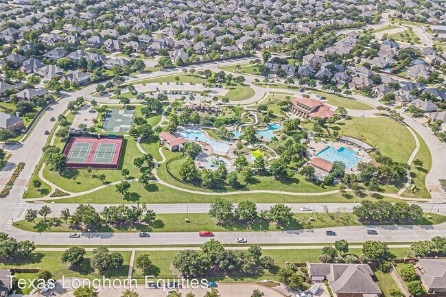 Foto del edificio - 5 br, 4.5 bath House - 4105 Duncan Way