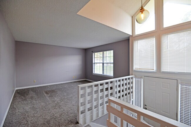 Foto del edificio - 8321 Blue Spruce Dr