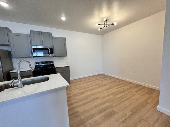 Building Photo - 5711 Kemper St