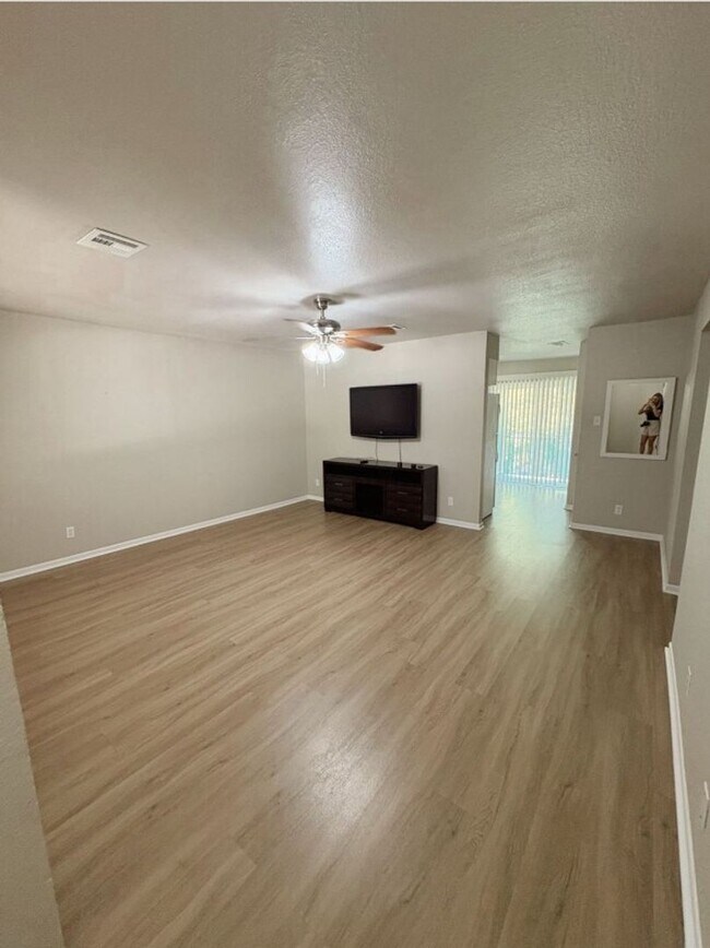 Foto del edificio - 204 W Mockingbird Ln