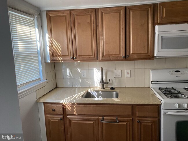 Building Photo - 3818 26th Ave