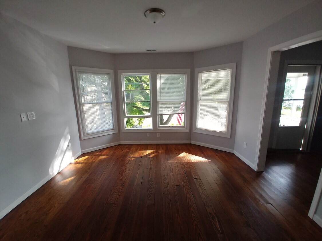 Primary Photo - 28 Ingersoll Ave