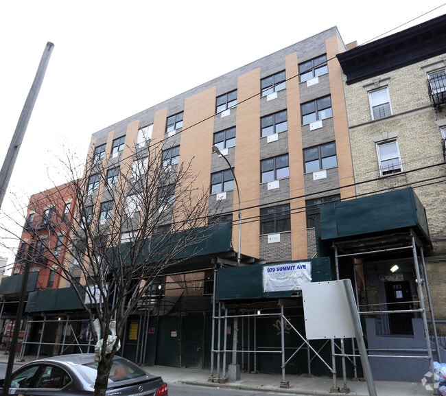 Foto del edificio - 979 Summit Ave