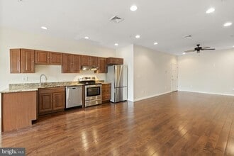 Building Photo - 118-20 Richmond St