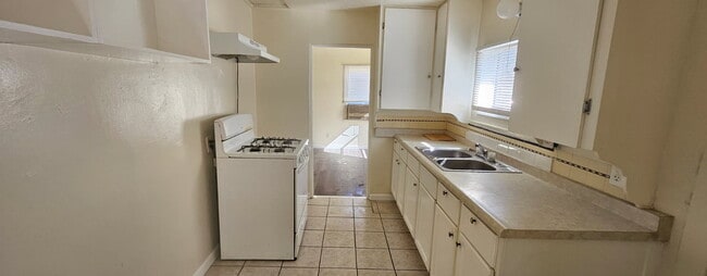 Building Photo - 300 Linda Vista Dr