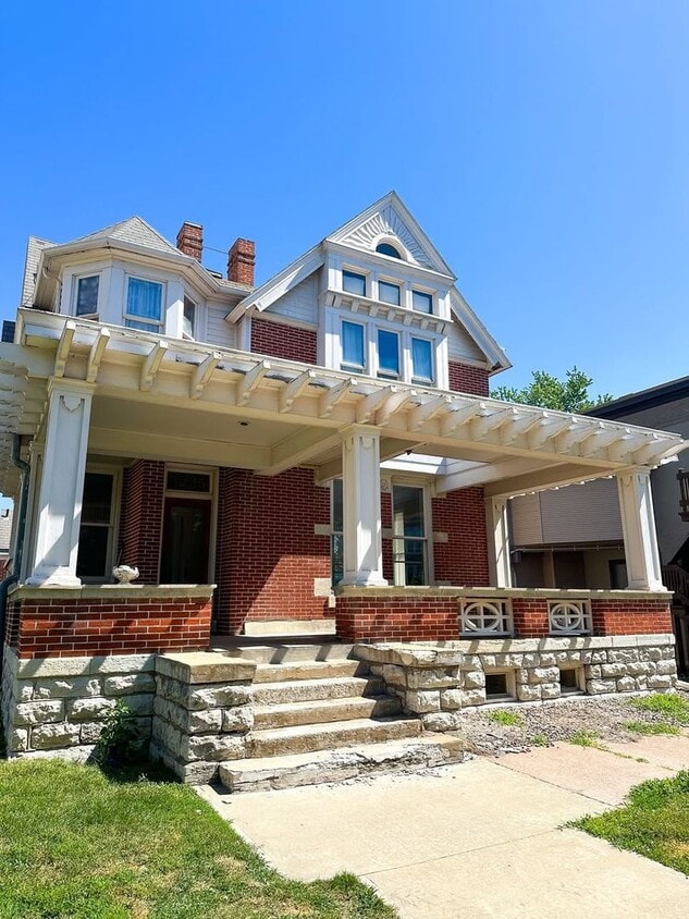 Primary Photo - 1235 Maine St