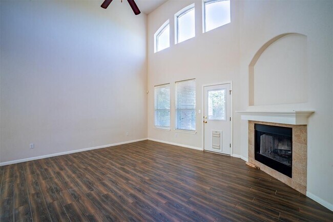 Foto del edificio - 12709 Lee Park Ln