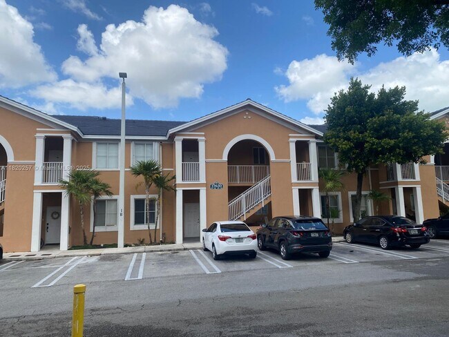Foto del edificio - 17630 NW 73rd Ave