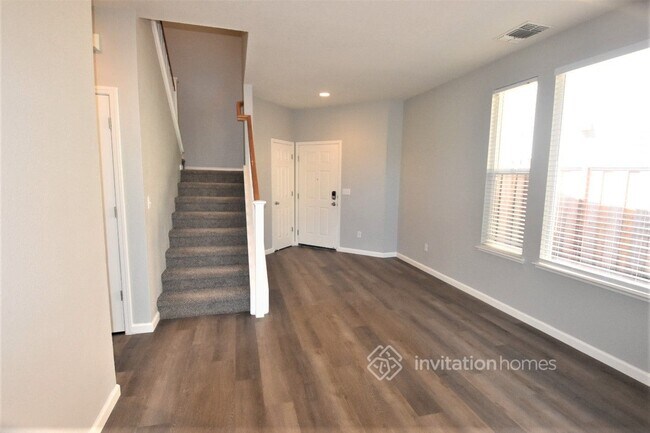 Building Photo - 615 Chateau Way