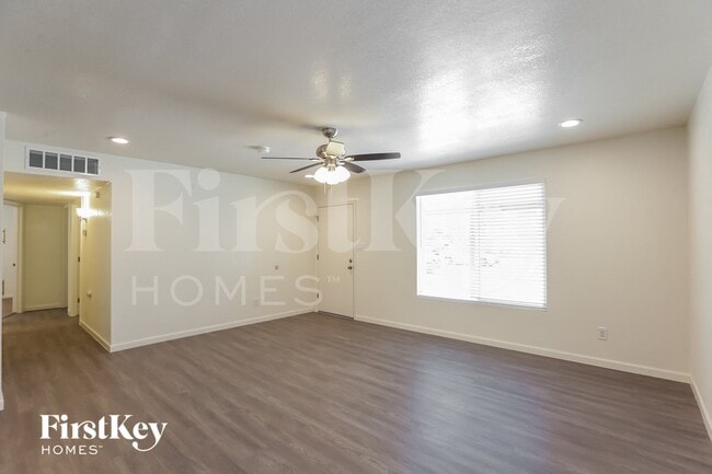 Building Photo - 3124 W San Miguel Ave