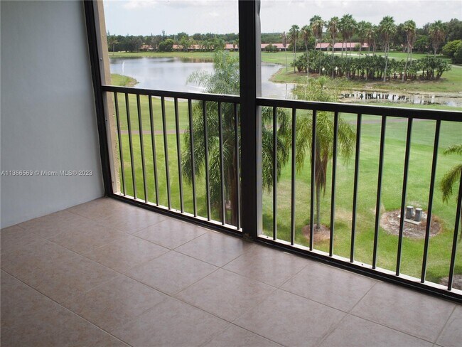 Building Photo - 16300 Golf Club Rd