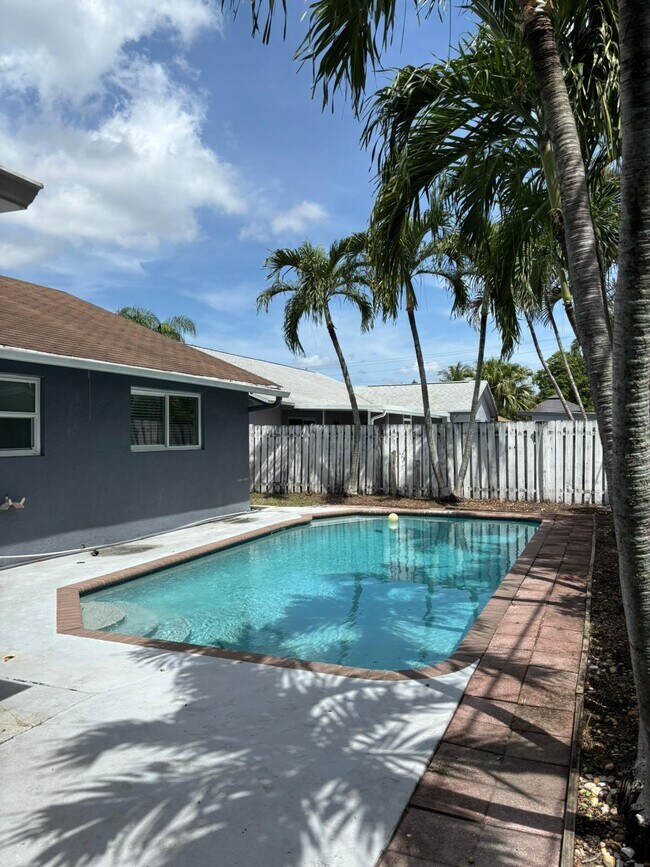 Foto del edificio - 4930 NW 85th Terrace