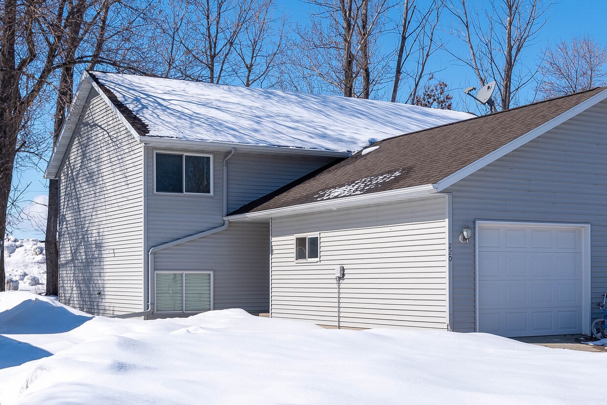 Primary Photo - 224 Lakeview Dr