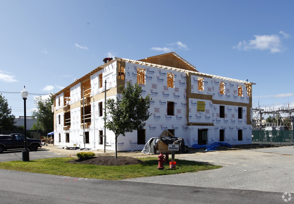 661 Bell St, Manchester, NH 03103 Apartments in Manchester, NH