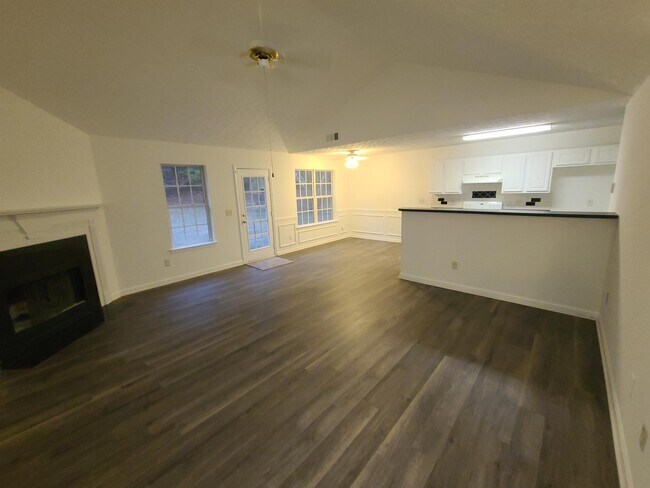 Building Photo - 137 Mandy Ln