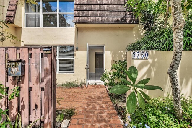 Foto del edificio - 3750 SW 60th Terrace