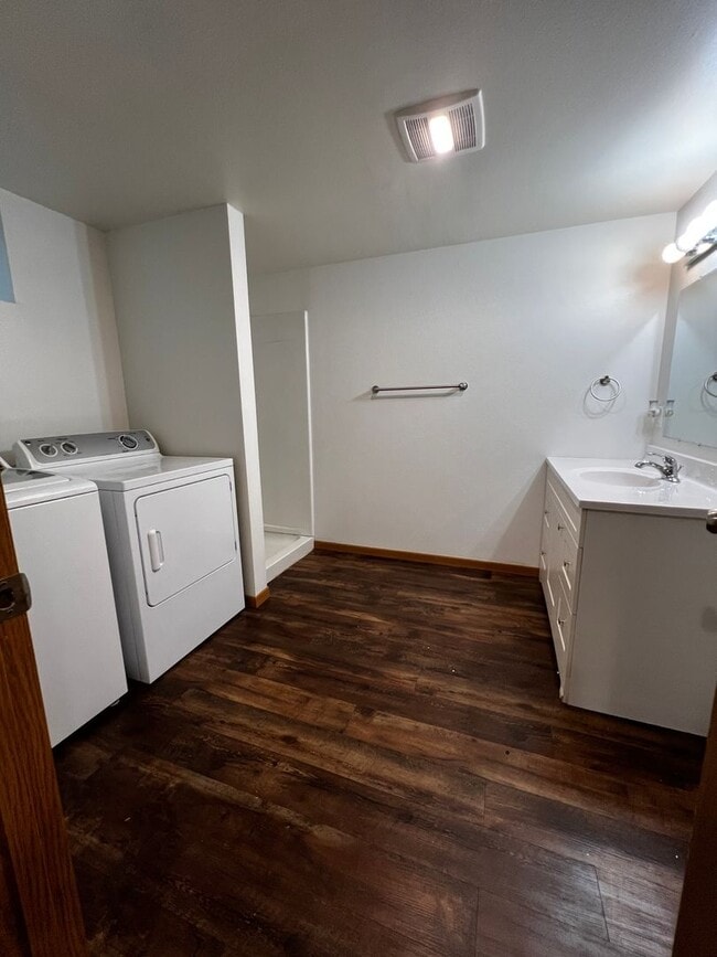 Foto del edificio - 4 Bedroom 2 Bathroom