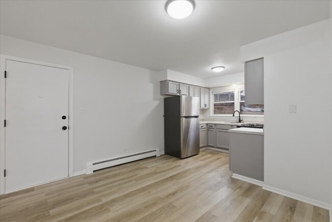 Building Photo - 8921 S Cottage Grove Ave