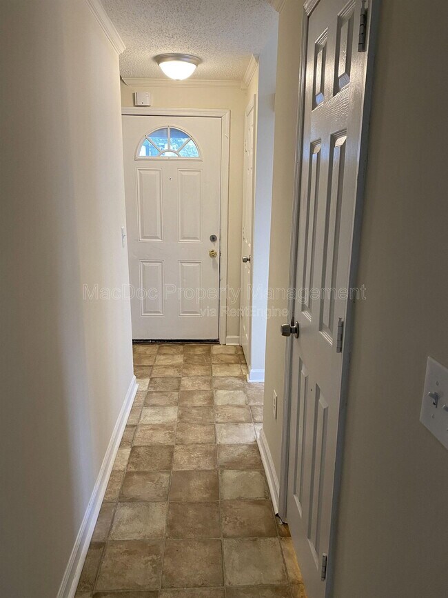 Foto del edificio - 2909 Broyhill Ct