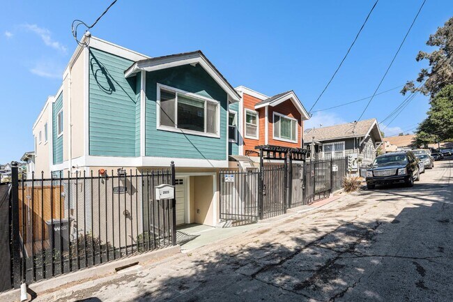 Building Photo - 2527 Wallace St