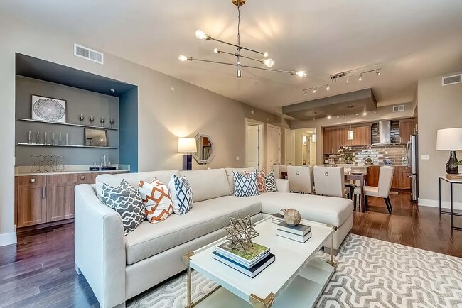 Foto del edificio - Designer Interiors. Premier Location. Effortless Living.